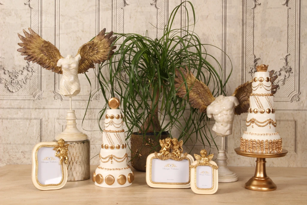 Gâteau décoratif - blanc/crème avec or - 33,5 cm - résine synthétique